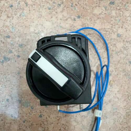 可议价旋转开关AR22PR-3，正品，带蓝色线缆。型号