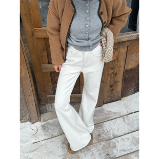 白色微喇牛仔裤女冬老钱风加绒加厚裤子梨型身材大码不贴腿喇叭裤