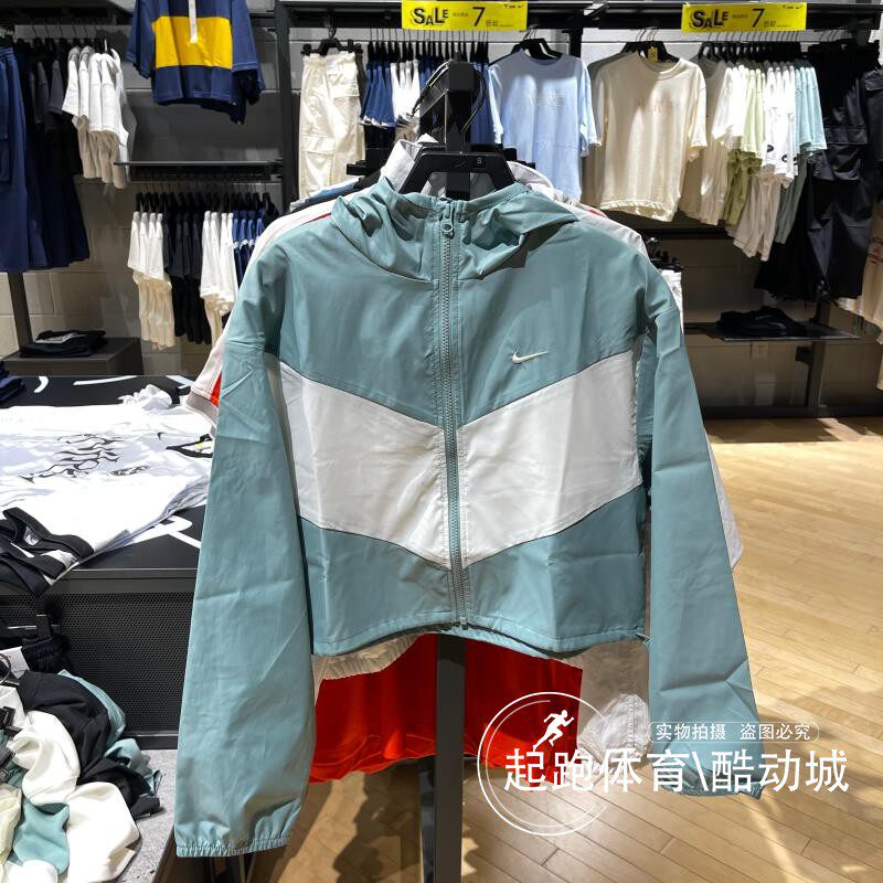 耐克女短款梭织宽松连帽夹克外套