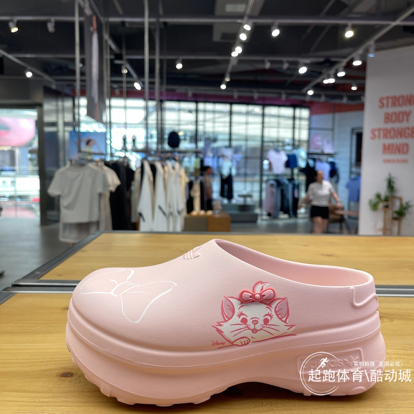 阿迪三叶草女玛丽猫联名拖鞋