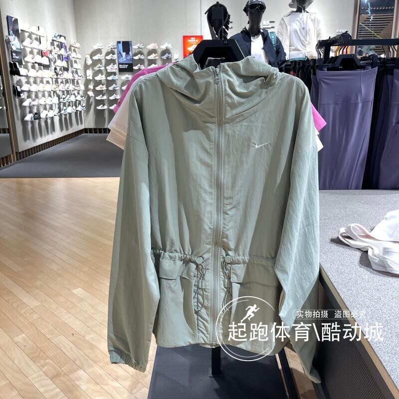 耐克女连帽防泼水梭织夹克外套