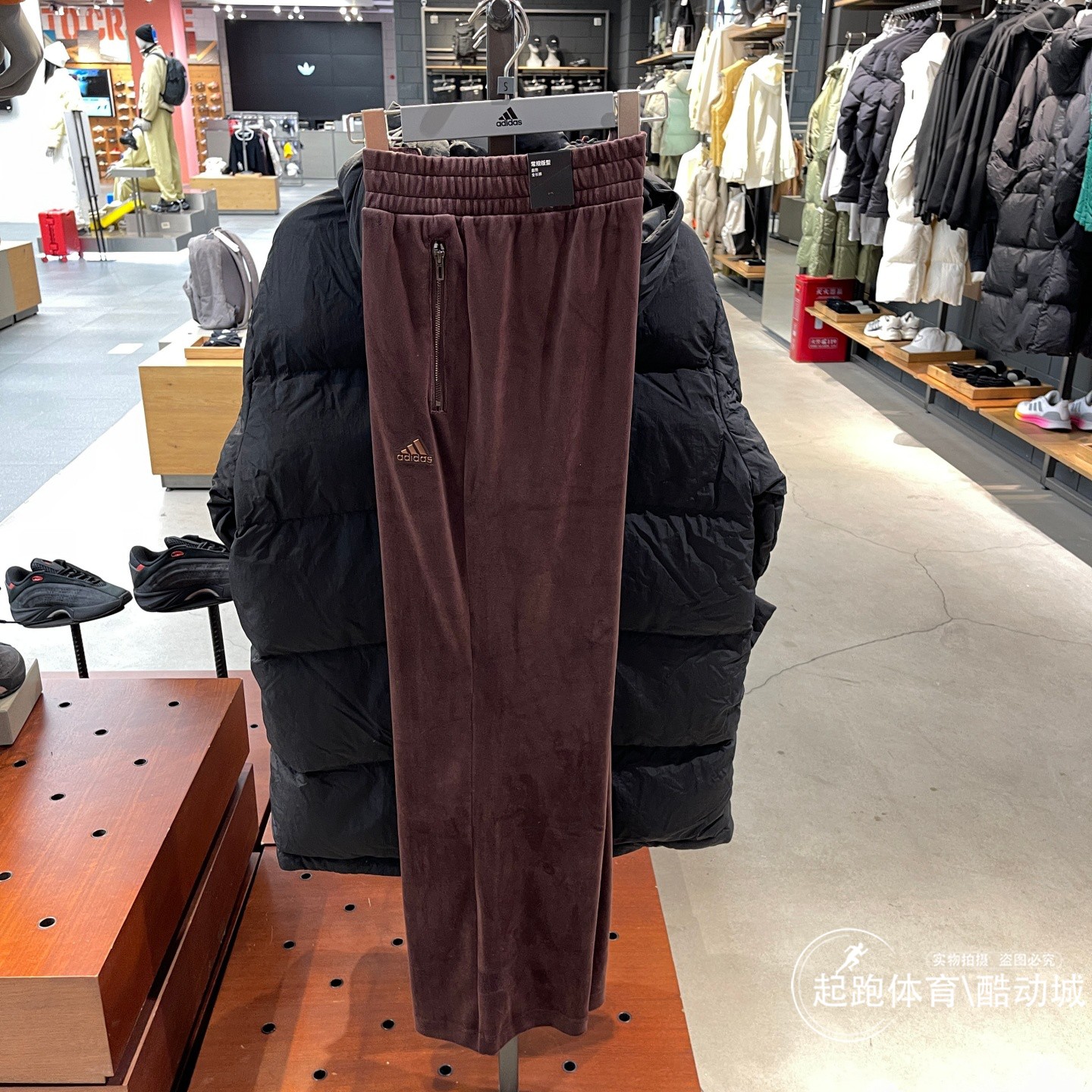 阿迪达斯女保暖天鹅绒运动休闲裤图片