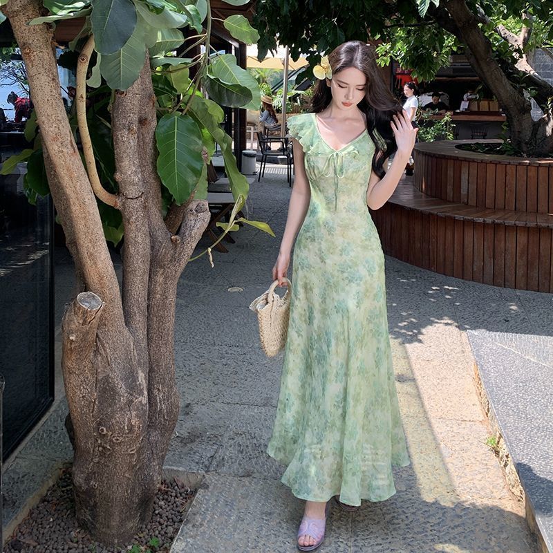 温柔风超好看独特漂亮碎花吊带连衣裙今年流行的漂亮裙子2026夏季