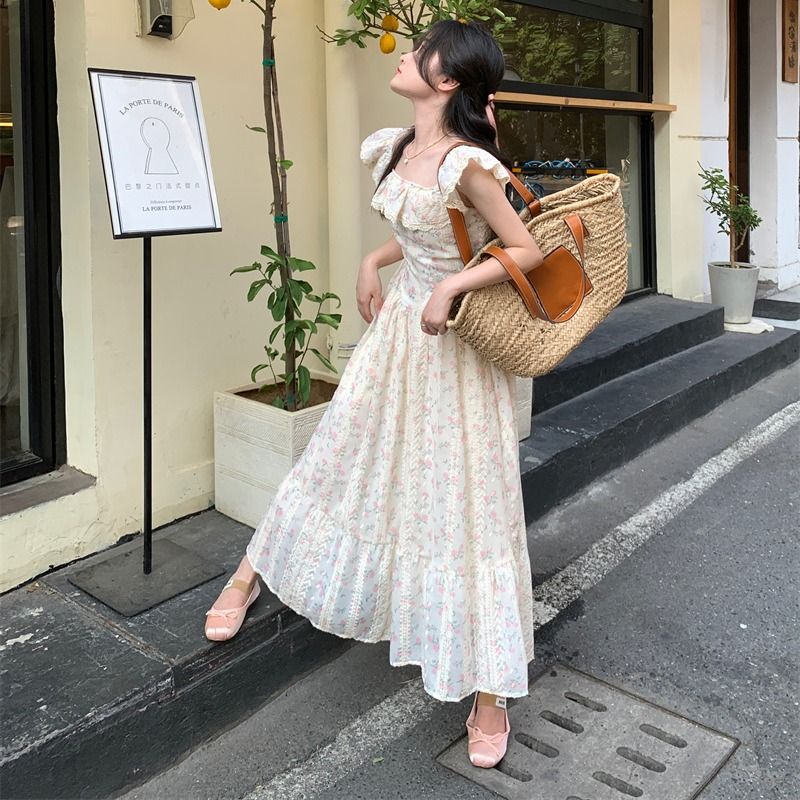 法式刺绣碎花方领荷叶边收腰显瘦连衣裙女2026夏季网红减龄长裙子