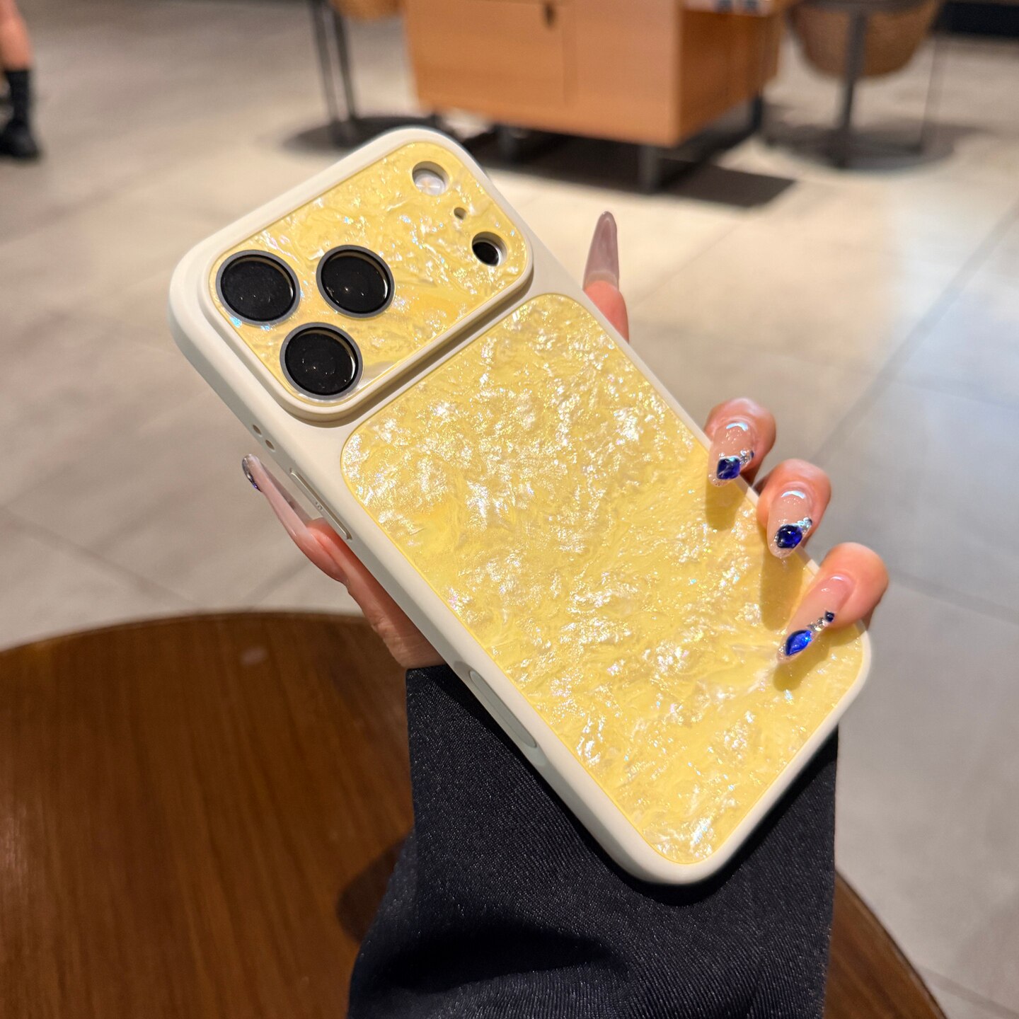 贝壳纹奶黄色适用iphone17手机壳18promax苹果16pro秒变大视窗15新款14PM全包镜头膜13防摔保护套高级感男女