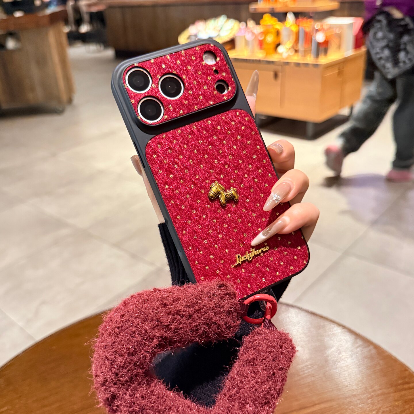 波点立体金马适用iphone17手机壳17promax苹果16pro马年新款本命年红色14高级15绒布素皮13毛绒腕带保护套女
