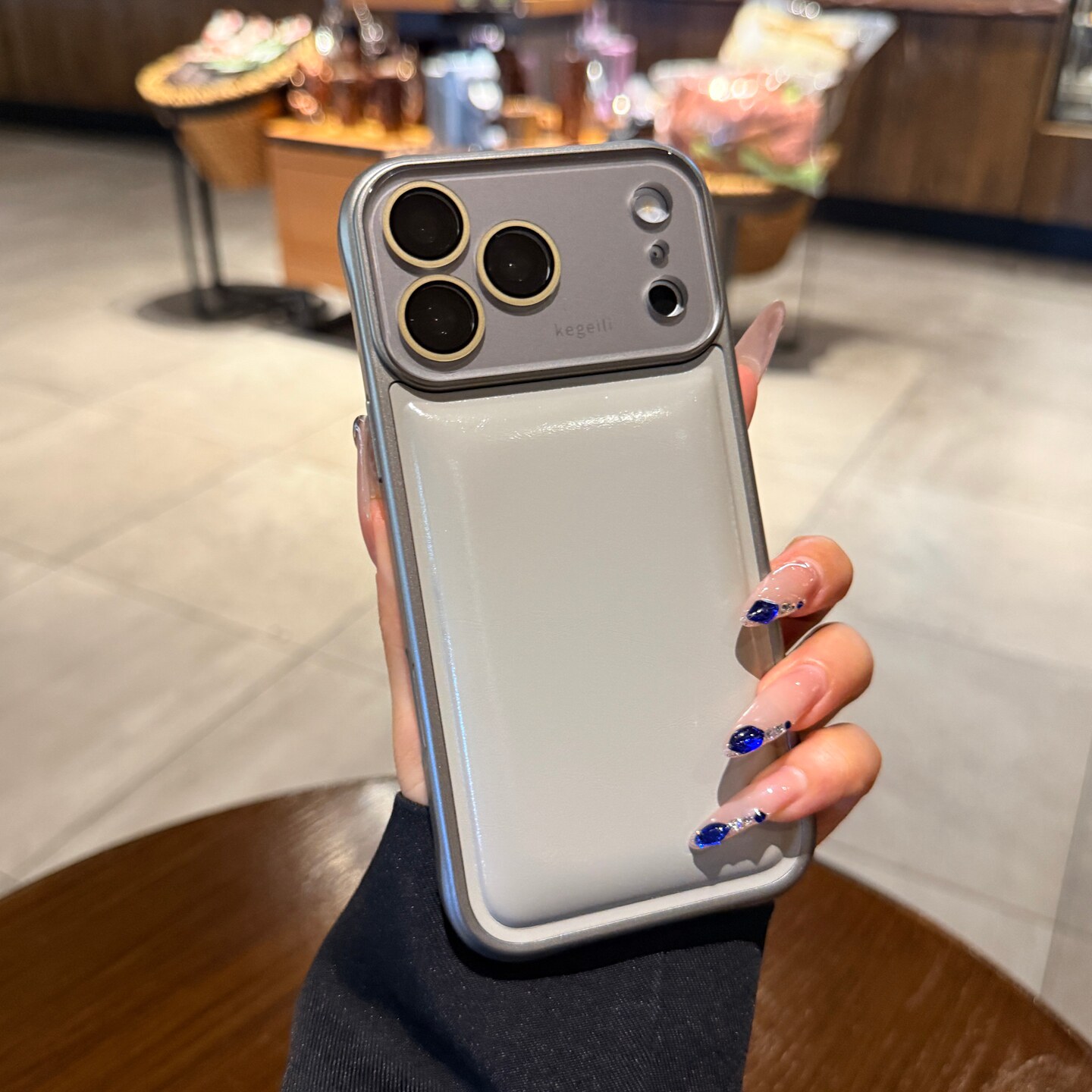 高级感钛灰色油蜡皮质适用苹果17promax手机壳iphone16pro新款鼓包气垫14大视窗镜头全包15情侣13保护套男女