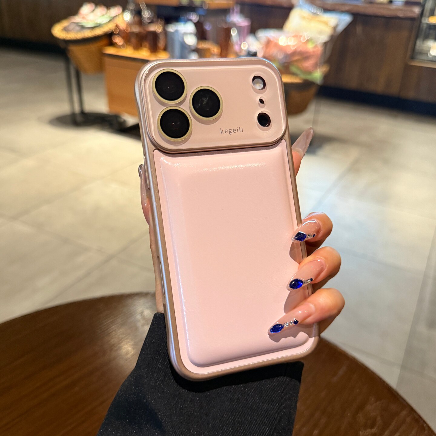 高级感粉色油蜡皮质适用苹果17promax手机壳iphone16pro新款鼓包气垫14大视窗镜头全包15情侣13PM保护套男女
