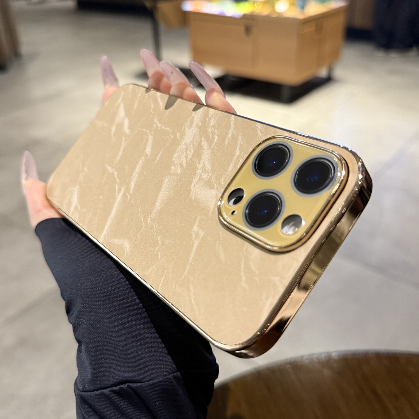 奢华电镀土豪金适用iphone16pro手机壳苹果16新款绒布雪山纹15promax全包带镜头膜14pro高端13高级感12保护套