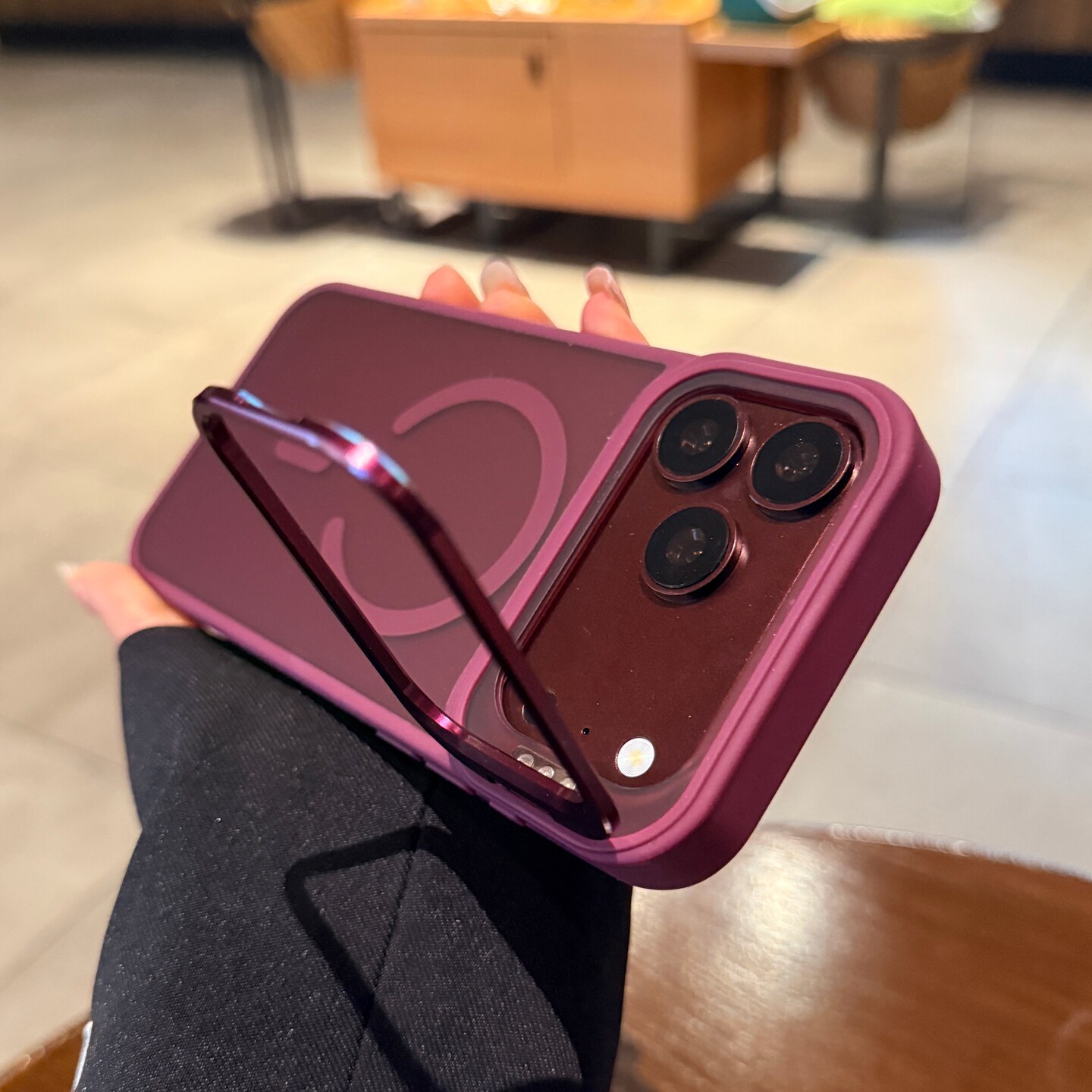 金属镜头框支架适用苹果17promax手机壳iPhone18pro磁吸Magsafe新款酒红色磨砂17pm防指纹男女18promax保护套图片