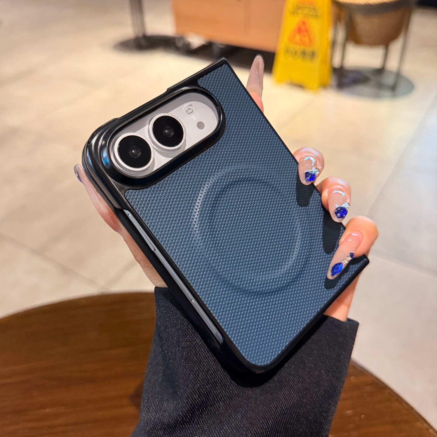 Magsafe磁吸适用iPhoneUltra手机壳苹果18折叠屏ultra新款阔折叠壳膜一体Fold深蓝色三角纹素皮ultra保护套男