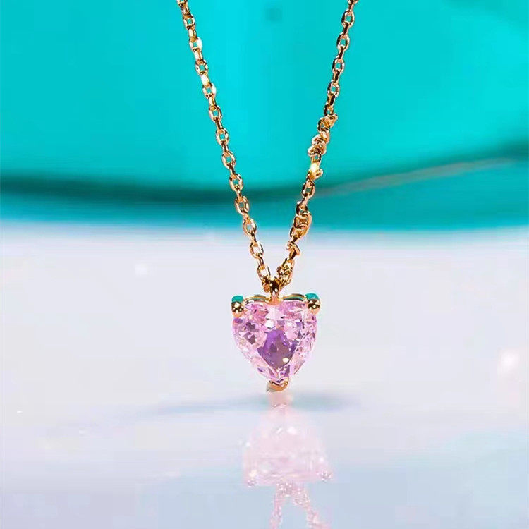 AU750纯18K玫瑰金美国进口D色莫桑石三爪粉钻爱心吊坠锁骨链时尚