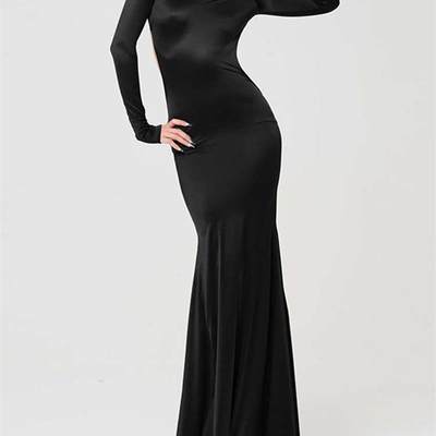 Sexy backless stand-up collar long-sleeved dress