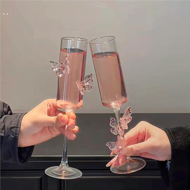 蝴蝶高脚杯女生春日浪漫氛围感野餐甜酒杯情侣梦幻微醺对饮冷饮杯
