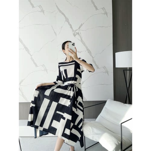 宅褶皱条纹连衣裙2025春新款女圆领七分袖修身A版型宽松大三 121