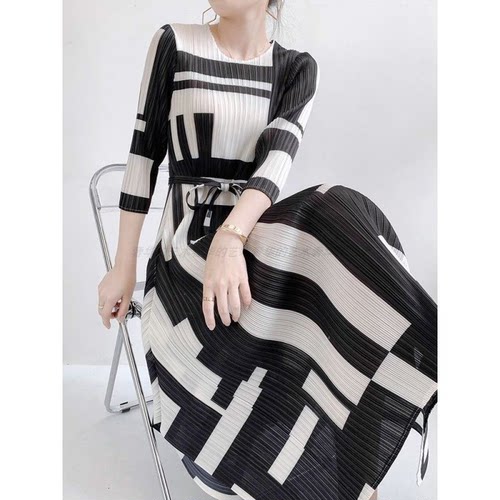 抖音宅褶皱洋装2025秋季收腰垂坠感法式显瘦高端裙子 时尚 121