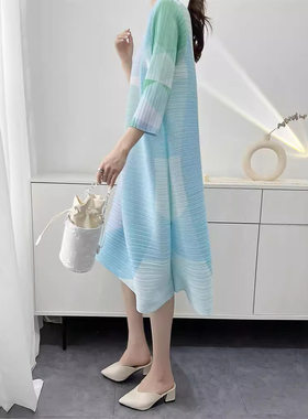 2025新品褶皱连衣裙女数码印花百褶裙中长款宽松休闲压褶衣服