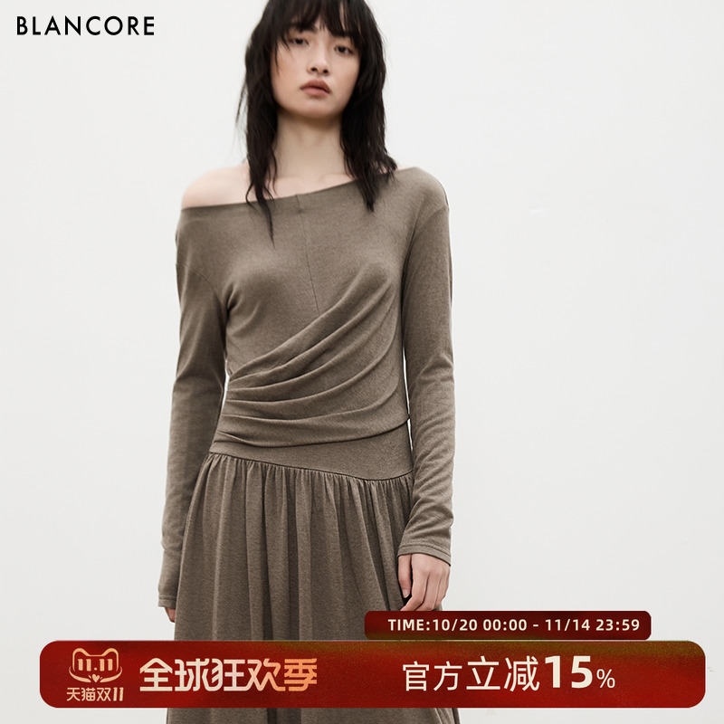 BLANCORE长款斜肩收腰长袖连衣裙
