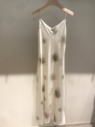 现货~高级感V领真丝度假吊带裙