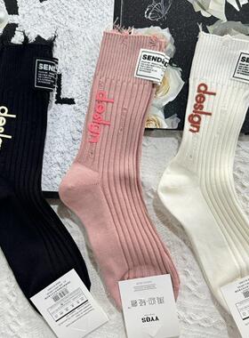 手缝女袜中筒袜2024新款布标破洞小众袜子秋冬刺绣字母个性欧货袜