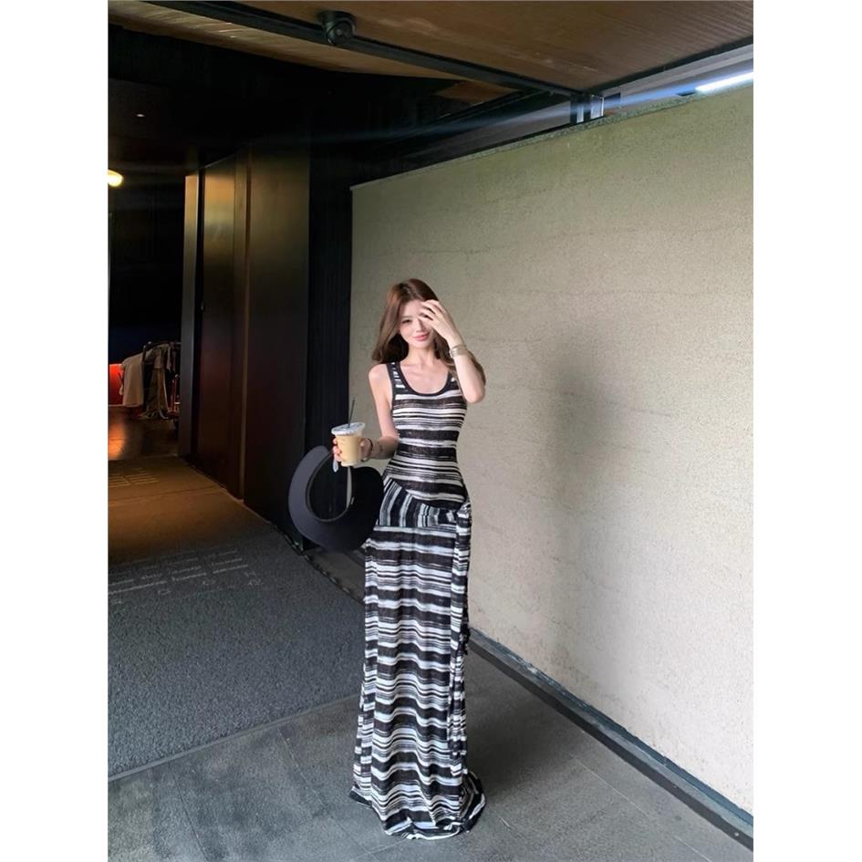 黑白条纹背心连衣裙女装