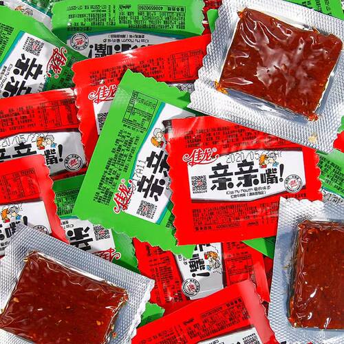 佳龙亲亲嘴辣条零食大礼包