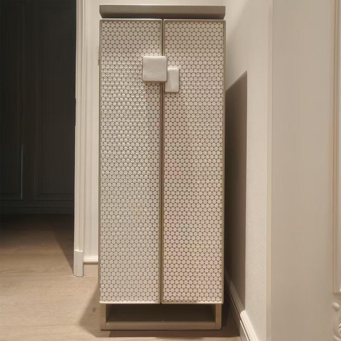 轻奢风皮革首饰柜意式别墅设计师款密码锁高级感落地带镜珠宝柜,住宅家具,落地首饰柜,淘宝优惠券,粉丝福利购,淘宝优惠卷