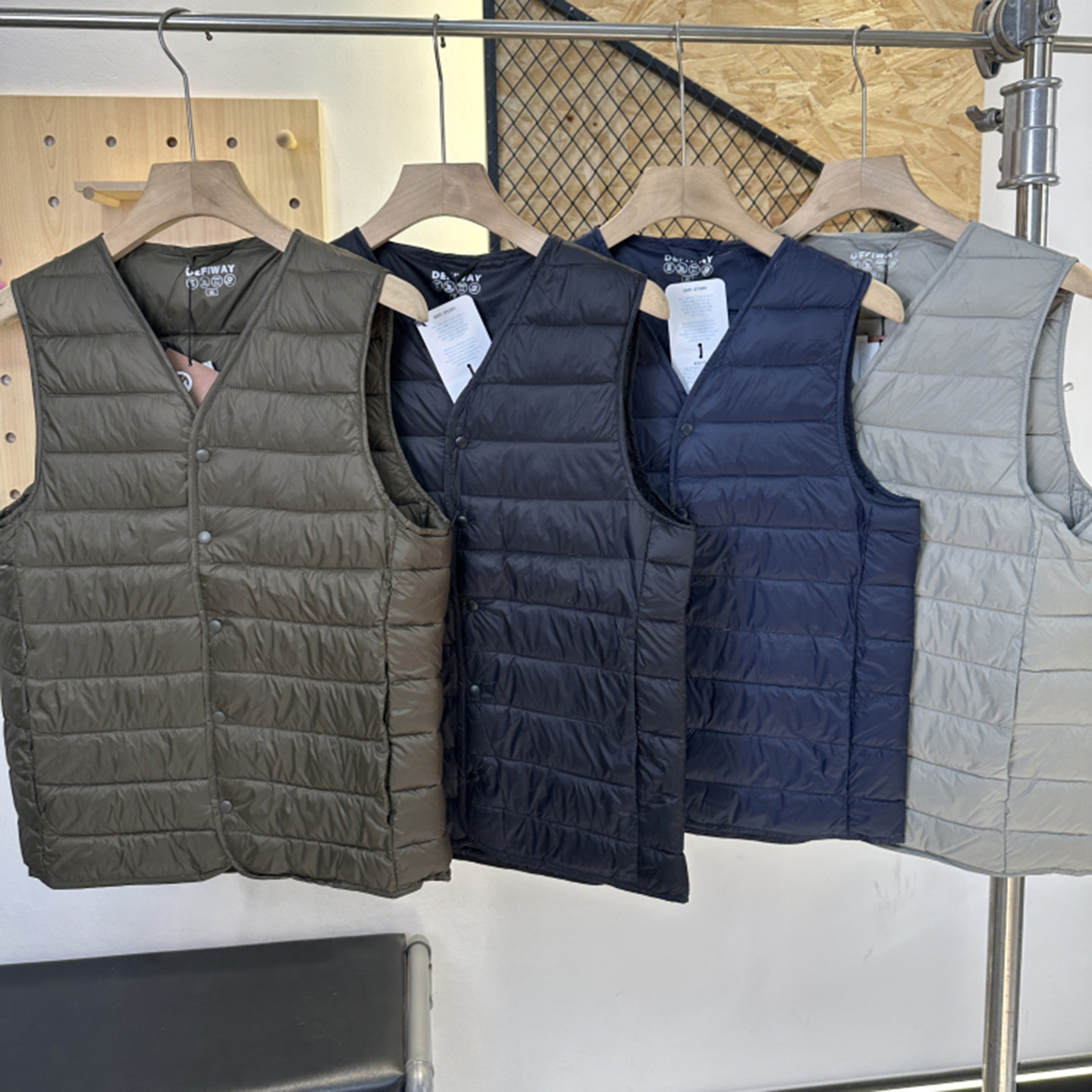 韩单~捡漏款~秋冬男士情侣轻盈保暖内搭御寒防风V领羽绒马甲背心,男装,常规马甲,淘宝优惠券,粉丝福利购,淘宝优惠卷