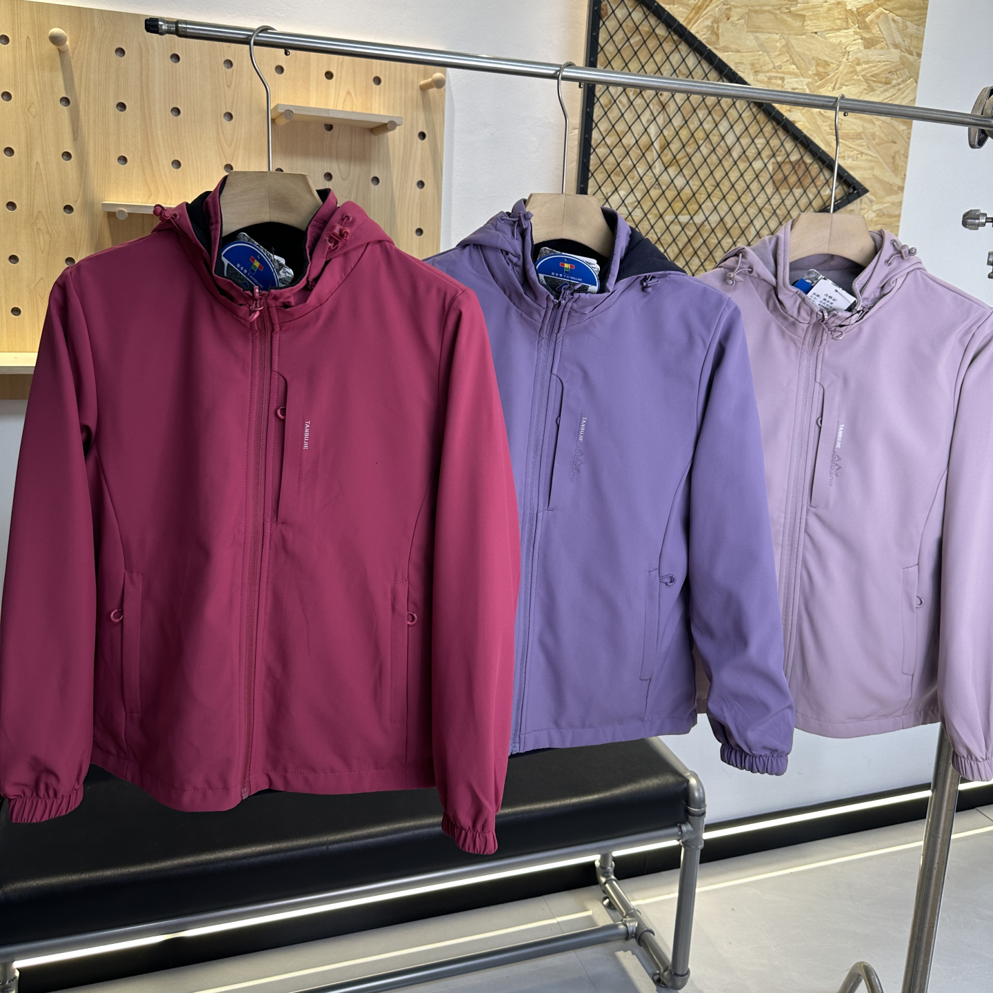 防风水连帽软壳冲锋衣登山服外套