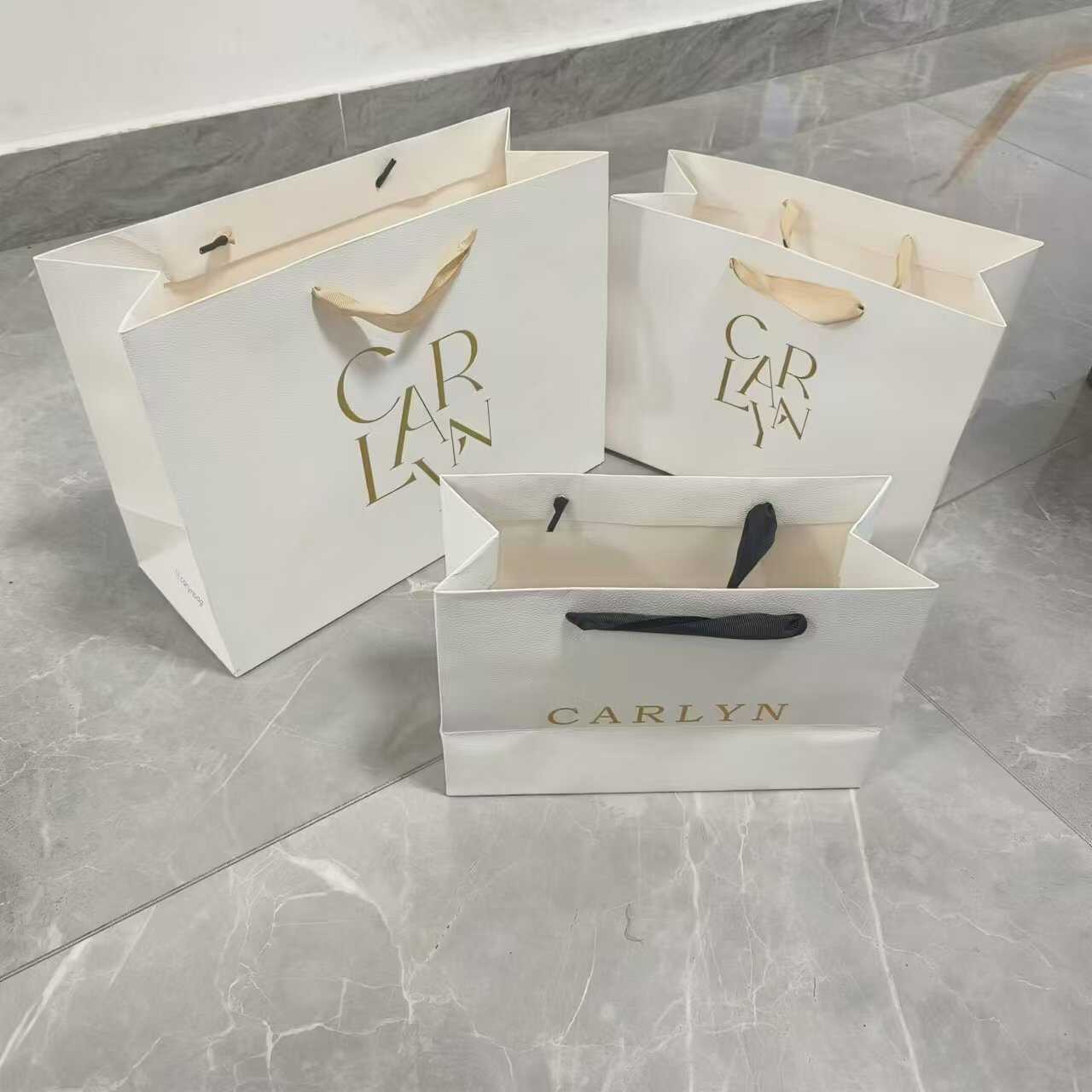 Carlyn韩国小众潮牌云朵包饺子包斜挎包手提袋礼品袋手拎袋外包装