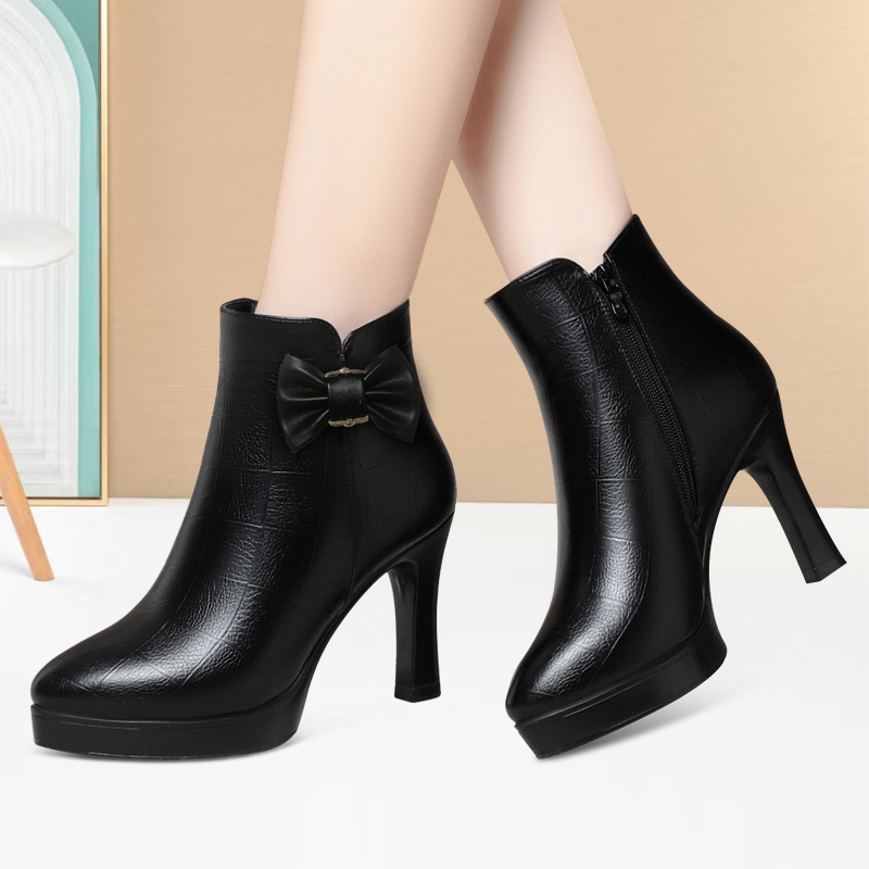 2025洋气高跟妈妈皮靴旗袍模特礼仪走秀靴女士防滑优雅短筒时装靴