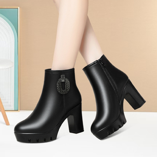 2026百搭轻便防水台厚底皮靴加绒保暖防滑棉靴舞台模特礼仪走秀靴