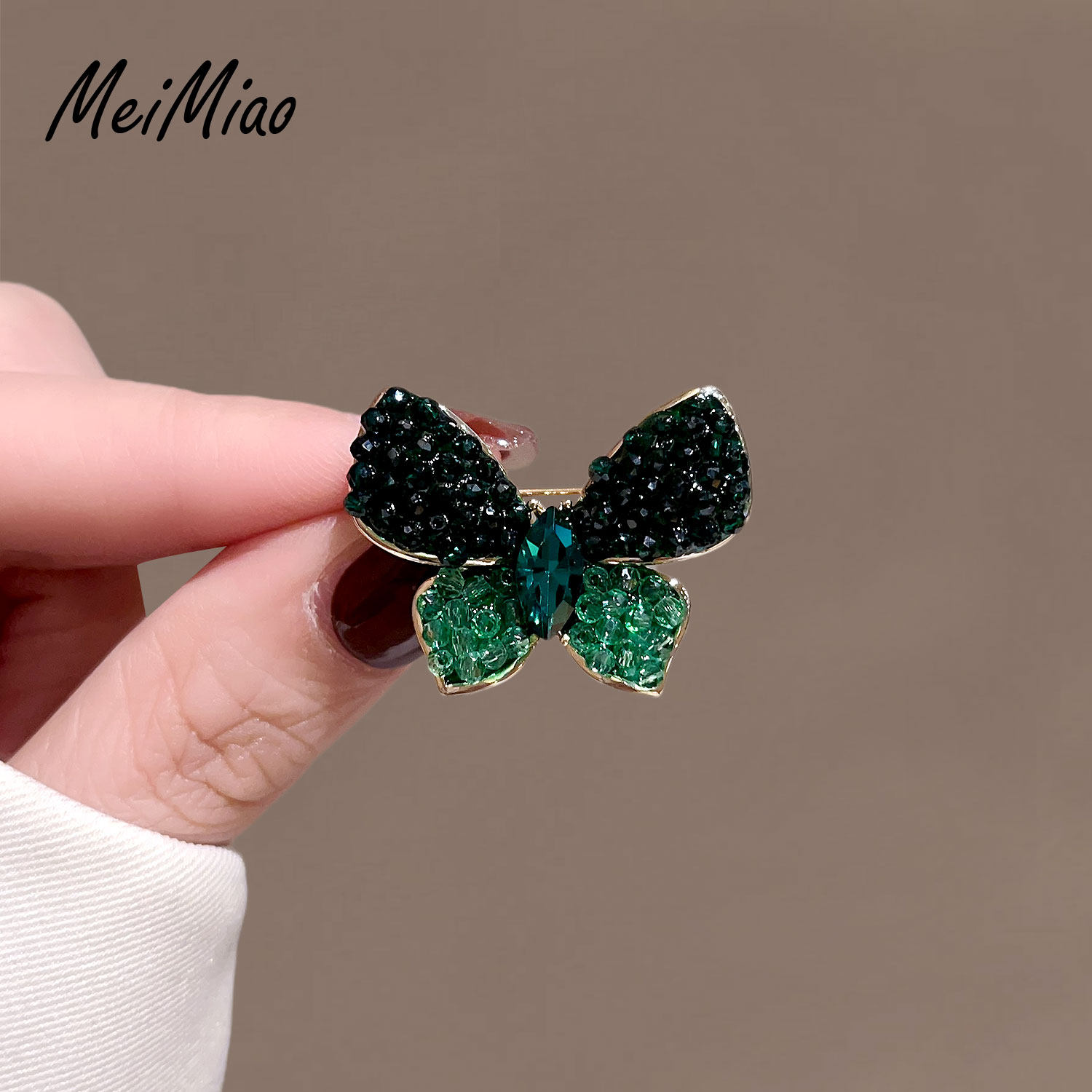 高档绿水晶蝴蝶胸针精致新款胸花西装开衫时尚配饰防走光别针领针,饰品/流行首饰/时尚饰品新,胸针,淘宝优惠券,粉丝福利购,淘宝优惠卷