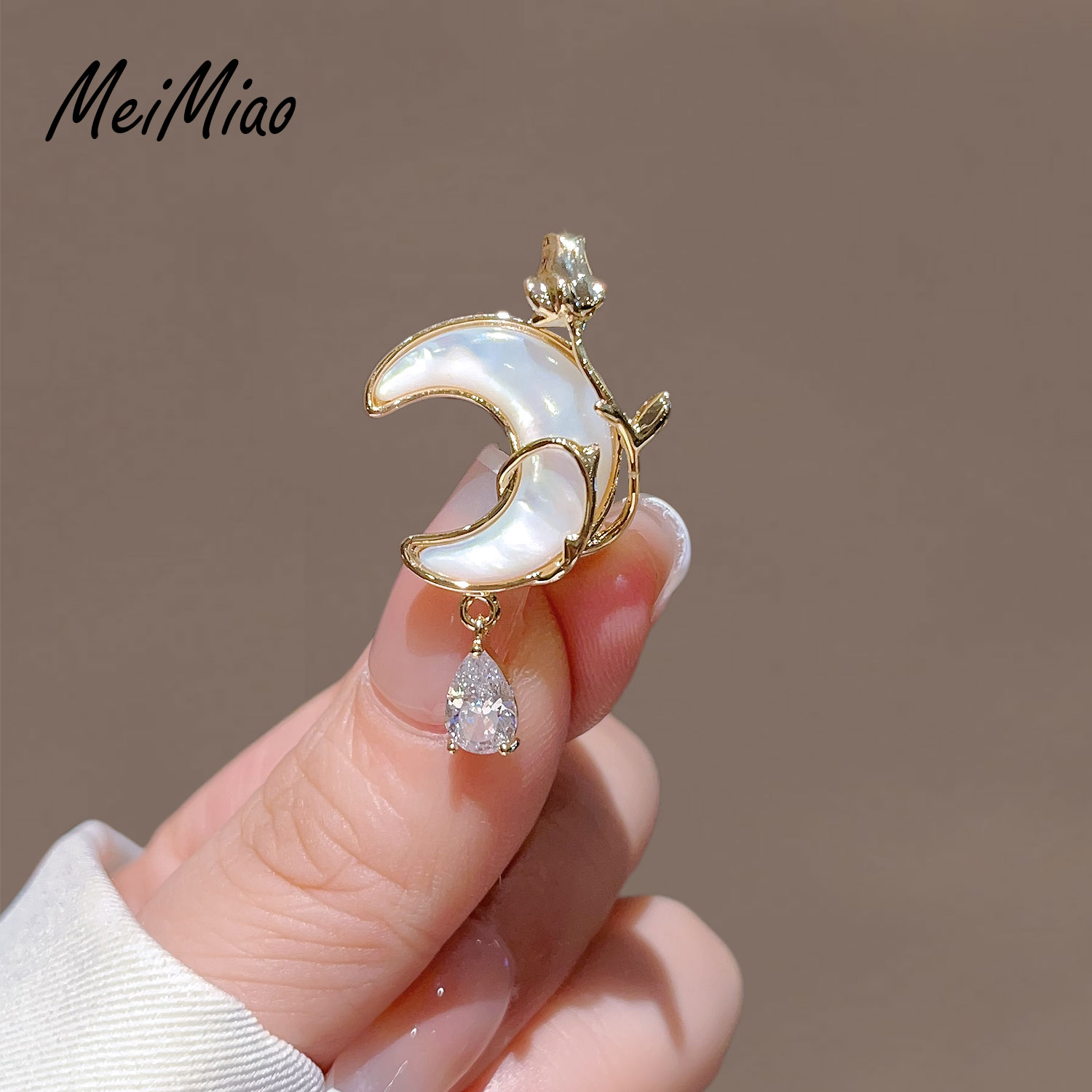 美苗创意小众铜镀玫瑰月亮胸针