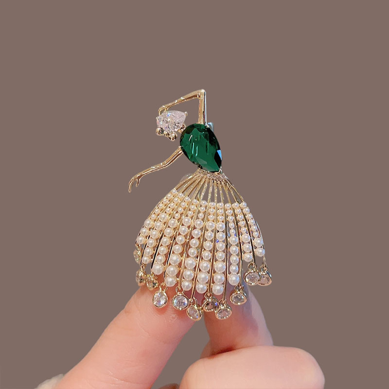 祖母绿锆石芭蕾女孩胸针女高档