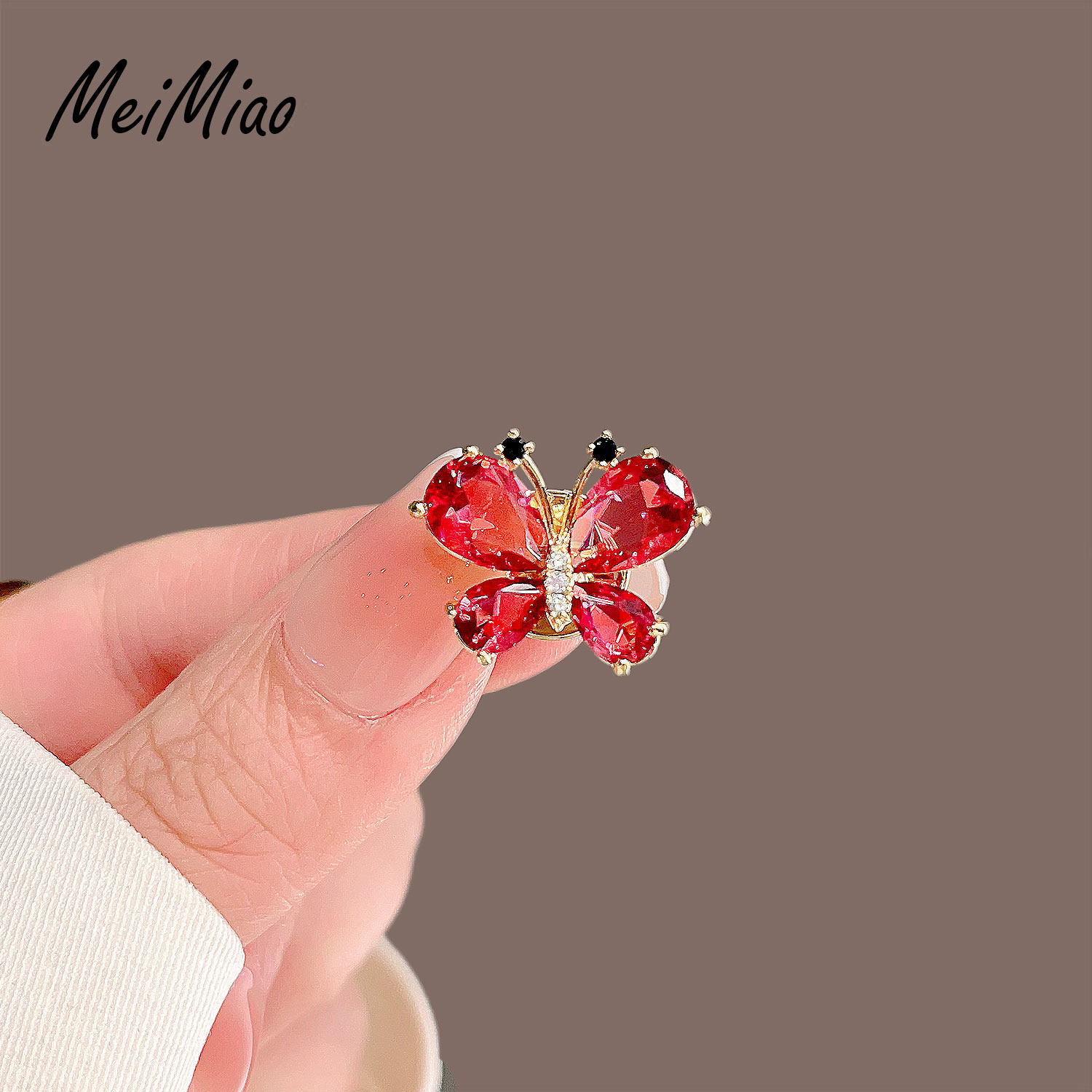 日系可爱水晶红色蝴蝶小胸针女设计感小众别针防走光领针西装配饰,饰品/流行首饰/时尚饰品新,胸针,淘宝优惠券,粉丝福利购,淘宝优惠卷