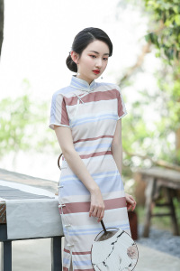 朝花夕拾|王佳芝条纹改良旗袍传统长款全开襟女旗袍裙女日常裙