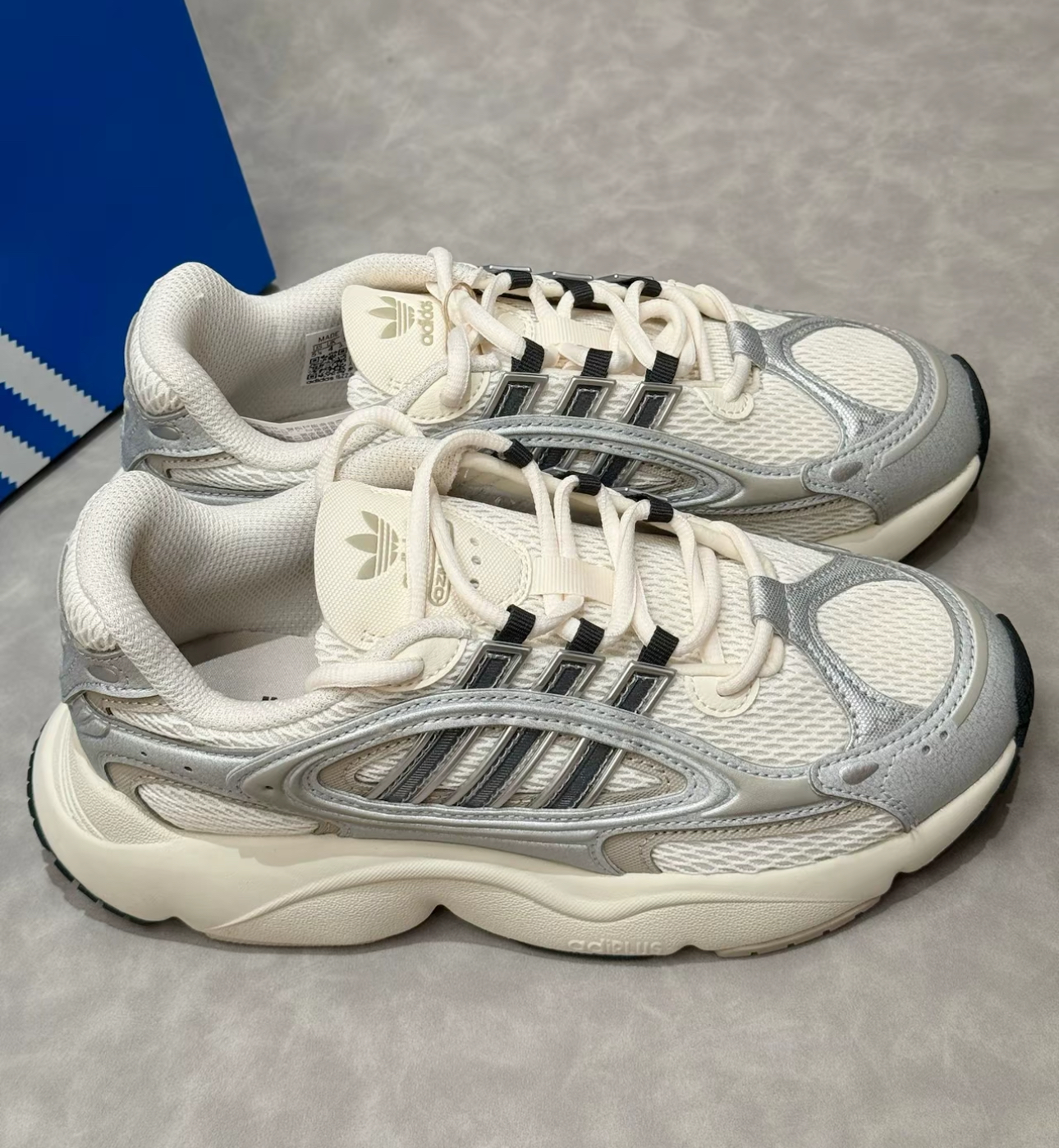 阿迪达斯adidas运动鞋BOOST减震跑步鞋休闲鞋 IE5841