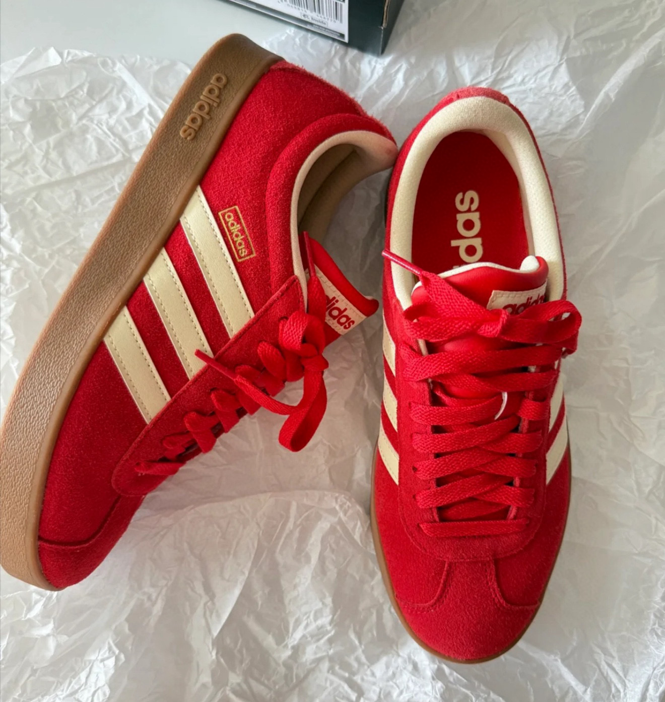 Adidas阿迪达斯 Court Classic白红低帮复古经典T头德训鞋KK3774