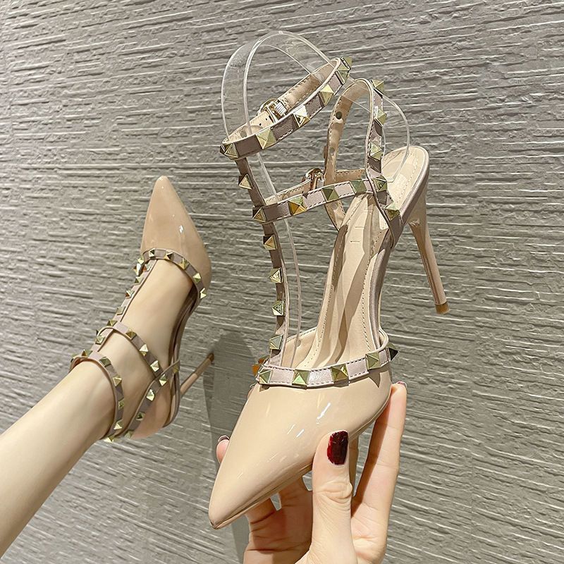 2025年夏季新款一字扣带铆钉尖头高跟鞋柳丁二三环绑带细跟凉鞋女