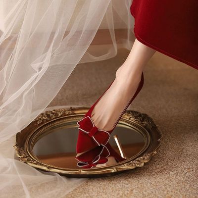 红色秀禾高跟婚鞋女2024新款中式婚礼绒面高级感结婚新娘鞋不累脚