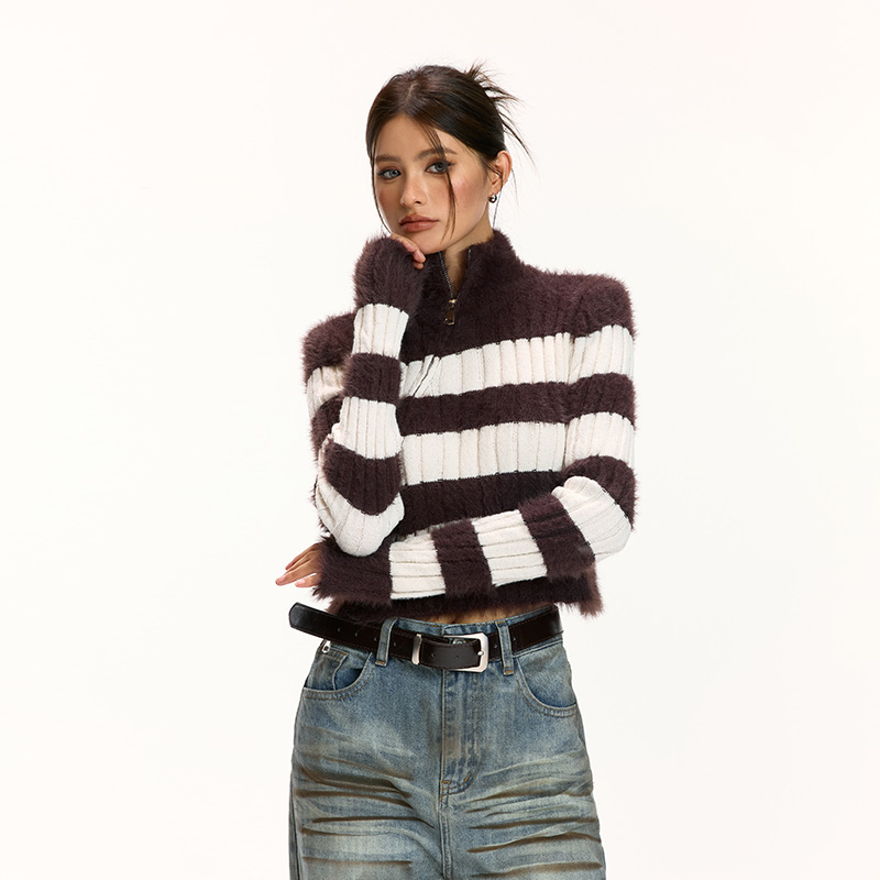 VoneSheeE刺绣半高领开衫