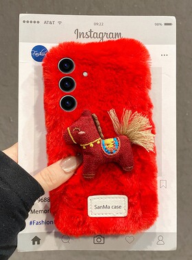 2026红色英文小马适用三星s25edge手机壳s24plus挂绳s23+十s22新年s21fe秋冬季s20ultra毛绒s10/s9/s8/note20