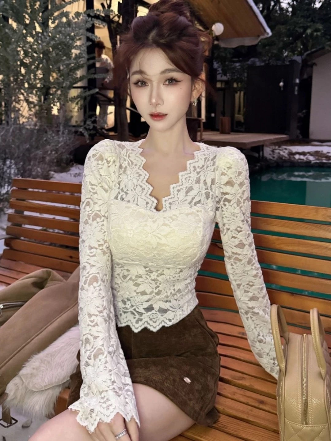 卡卡女装官方正品韩版防走光V领带内衣杯垫蕾丝打底衫修身上衣女