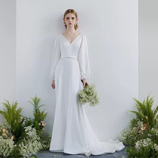 V领轻婚纱2025新款 复古简约显瘦鱼尾新娘领证户外旅拍礼服裙 秋季