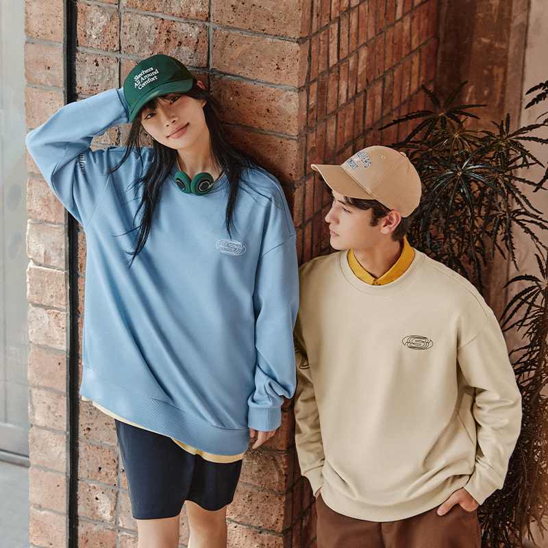 柔软针织面料，舒适细腻，宽松版自在无束缚