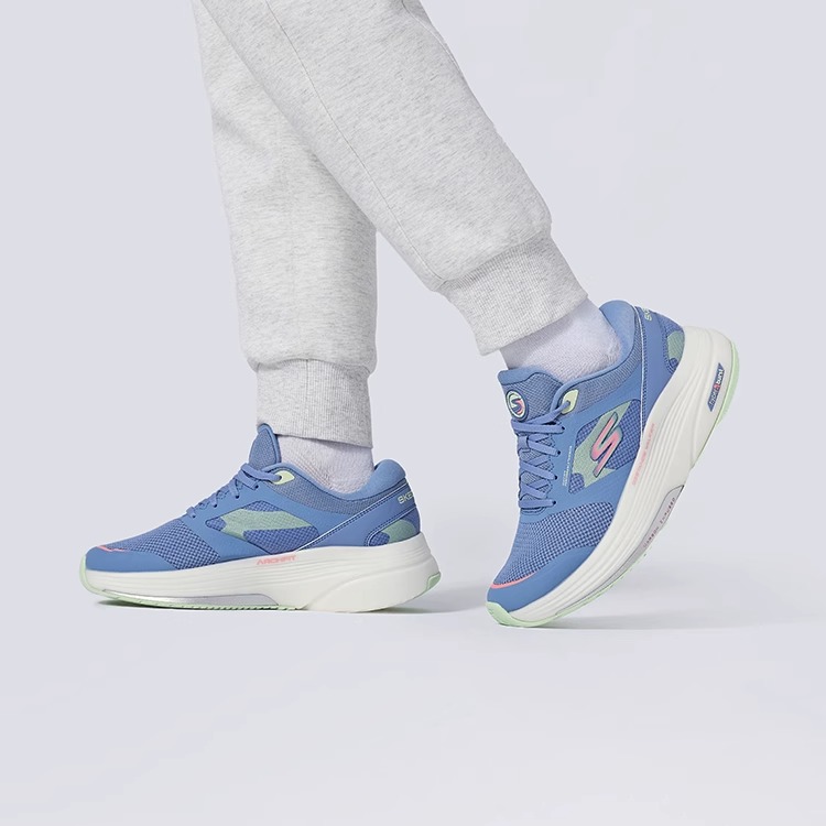 斯凯奇春季轻质透气休闲健步鞋足弓时尚百搭休闲通勤必备125133