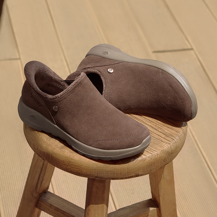 斯凯奇健步鞋一脚蹬加绒保暖冬季