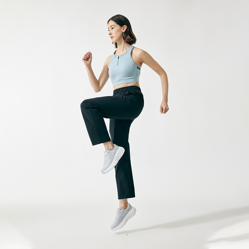 搭载吸湿速干功能，带来持久干爽体验