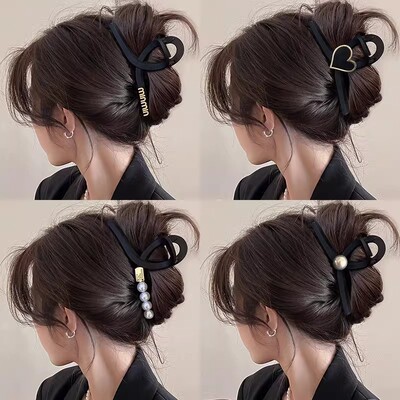大号简约字母抓夹女2025新款后脑勺盘发夹高级感鲨鱼夹子发卡头饰